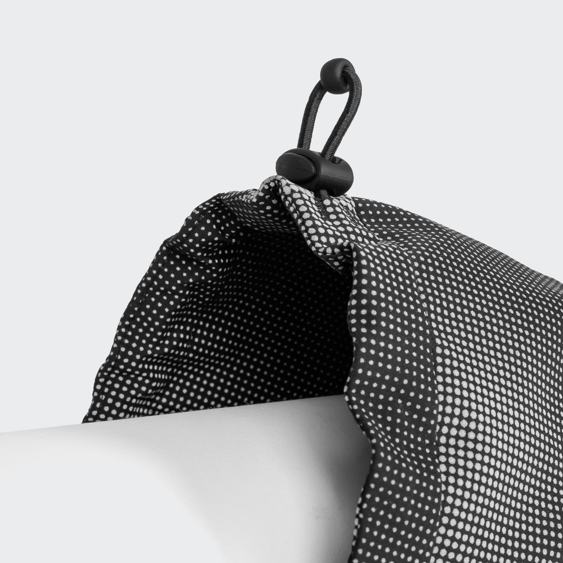 Cloud7 Dog Dachshund Raincoat Aktiv Black Detail 5 On Grey (1)