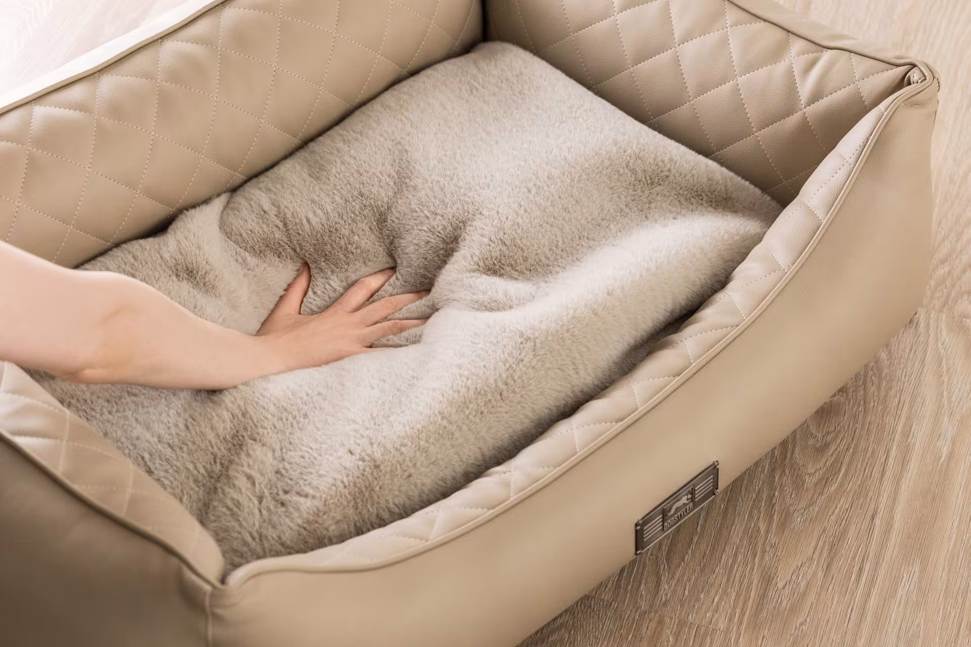 Hundebett Orthopaedisch Beige Detail Lederseite Gesteppt Bruno Classic 6eb98a7360ed401a7d41d37e866ed3a9 1920x1920