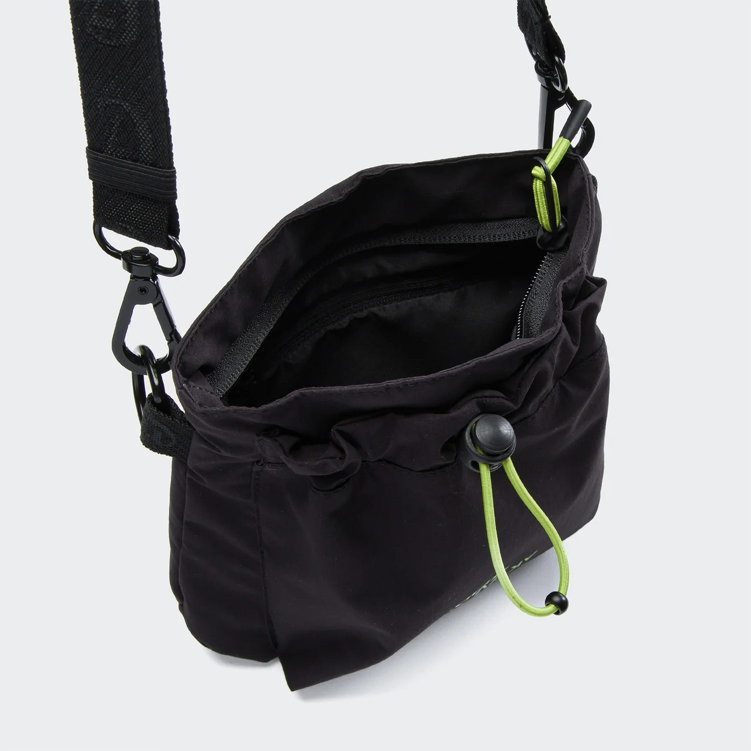 Cloud7 Goodie Bag Aktiv Black Detail 2 On Grey